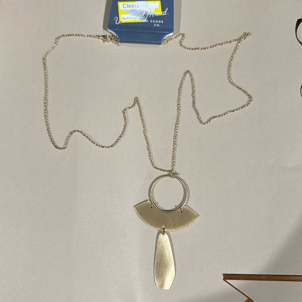 BOGO🥳 Universal Thread gold necklace
